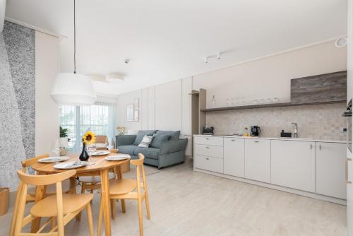Η κουζίνα ή μικρή κουζίνα στο Solaris Apartments Close to the Beach by Noclegi Renters