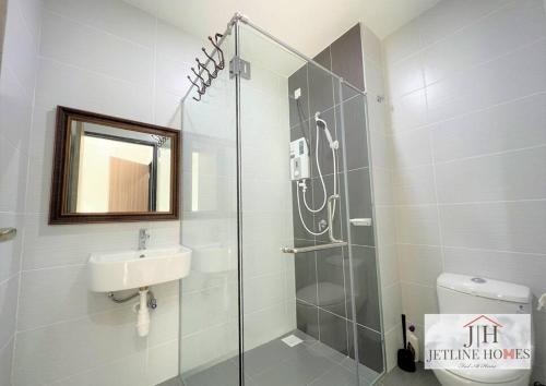 Koupelna v ubytování Melaka {Nova8 Suite} City-View/ 4Pax/ WIFI/tv-box