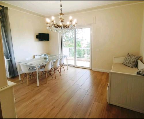 Dining area sa apartment