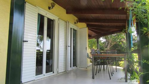 ヴェルガ・カラマタにあるSea La Vieのギャラリーの写真