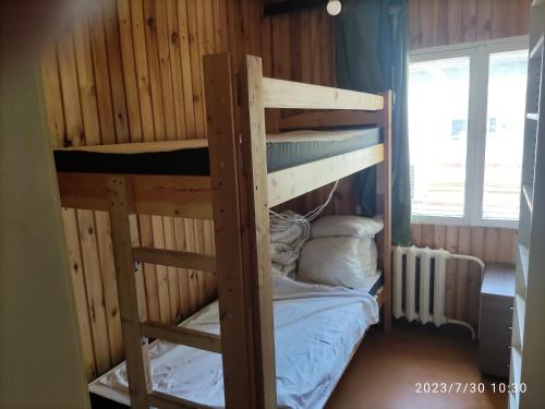 a bedroom with two bunk beds in a room at Pühajärve Maja in Otepää
