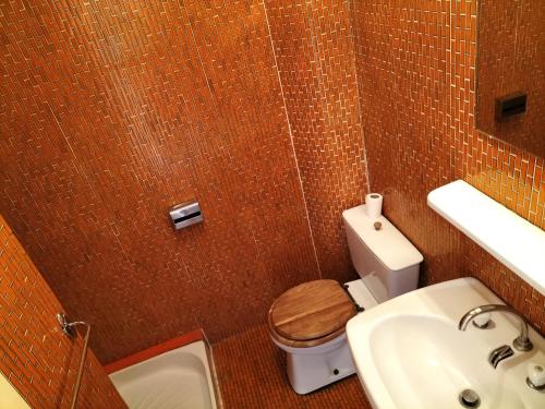 a bathroom with a toilet and a sink at Chambre Triple avec Salle de Bains Privative 3 in Vallouise