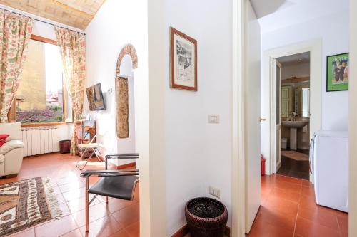 Trastevere Charming Retreat on Cobblestone Street