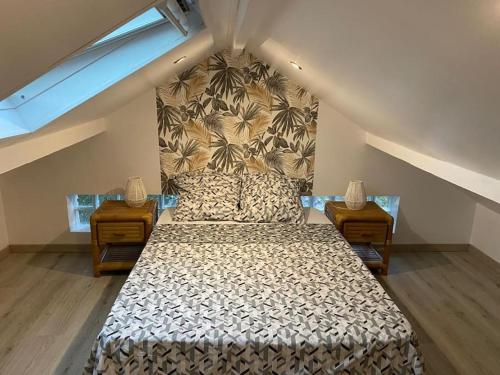 A bed or beds in a room at Duplex Cosy à Ezanville proche PARIS