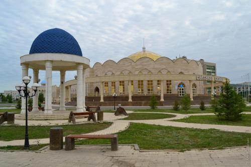 a large building with a blue dome on top of it at микрорайон Астана с кодовым замком in Uralsk