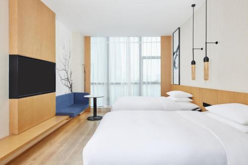 Postel nebo postele na pokoji v ubytování Fairfield by Marriott Zibo