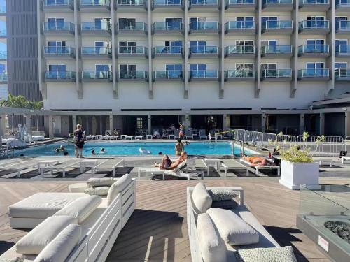 Der Swimmingpool an oder in der Nähe von *RareLayout*2Qn Beds*Great for Groups,Friends,Wakiki