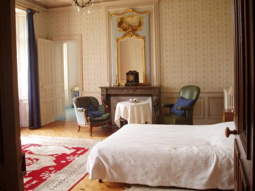 Postel nebo postele na pokoji v ubytování Chateau des poteries