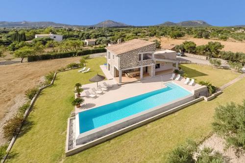 Villa La Vinya Gran by Sealand Villas