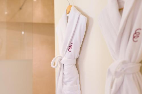 a white towel hanging on a wall in a bathroom at Château Chapeau Cornu in Vignieu