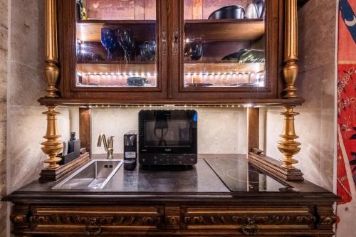 Sorcier magique - immersive cinema 4k, Air-cond & Parking