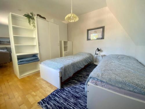 Llit o llits en una habitació de Villa Nisula - yläkerran asunto