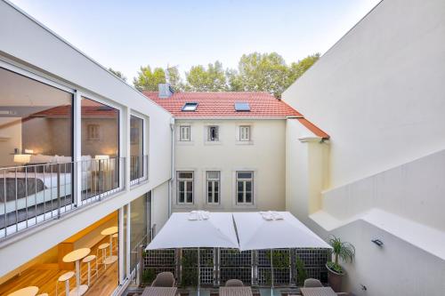Avenue Garden
