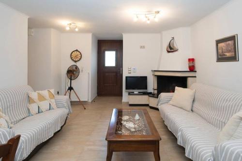 a living room with two couches and a coffee table at Coast Horizon in Romanós