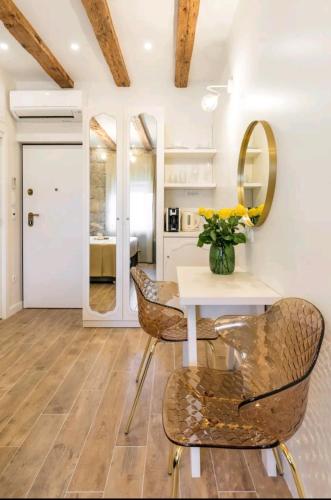 Old town vibes for 2, luxury room with sea view