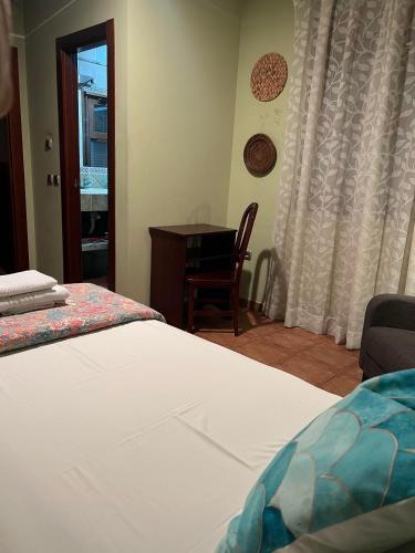 Ένα ή περισσότερα κρεβάτια σε δωμάτιο στο HOSTAL TREVELEZ