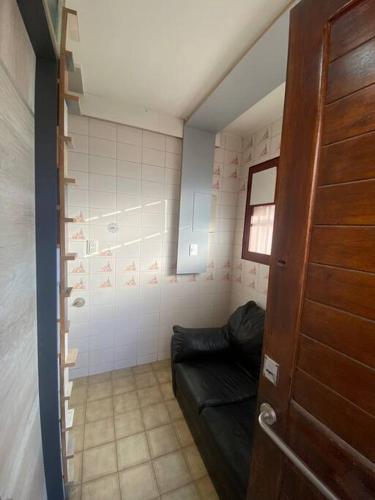a small room with a black couch in a room at Depto. excelente ubicación in Villa Marini