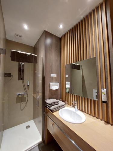 a bathroom with a sink and a shower at Auberge Les Murets in Chandolas