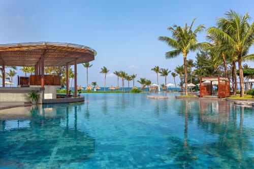 SOL by Meliá Phu Quocの敷地内または近くにあるプール