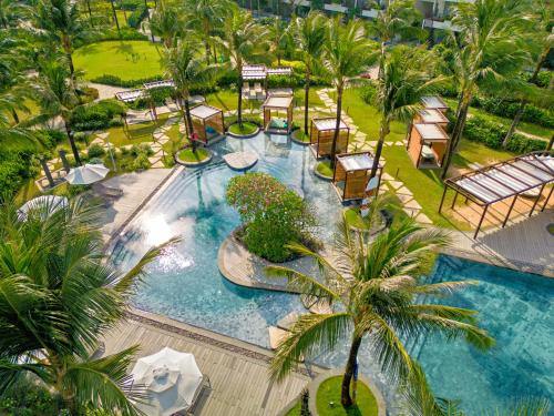 SOL by Meliá Phu Quocの敷地内または近くにあるプール