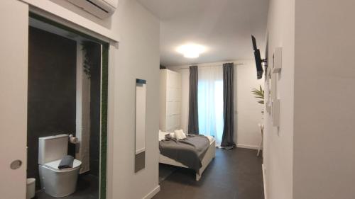 Ένα μπάνιο στο Small and Cozy Rooms - G10