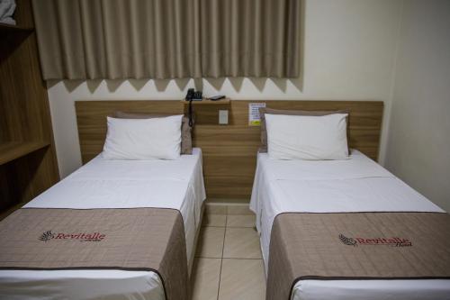 Ένα ή περισσότερα κρεβάτια σε δωμάτιο στο Revitalle Hotel