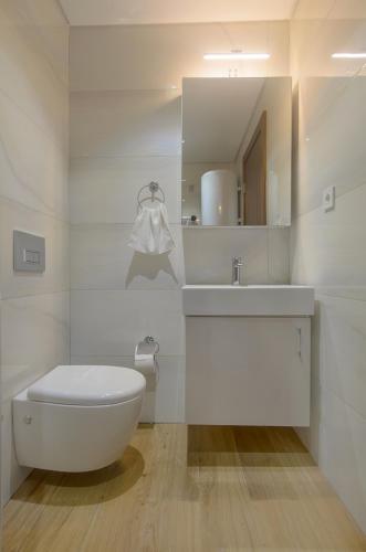 Koupelna v ubytování Beachfront Batumi View Apartments by GLOBALSTAY