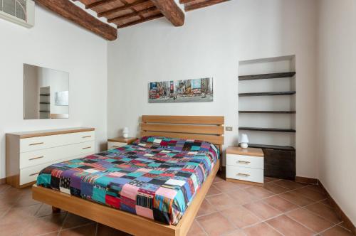 Posteľ alebo postele v izbe v ubytovaní Lucca - Piazza dell’Anfiteatro Central Apartment!