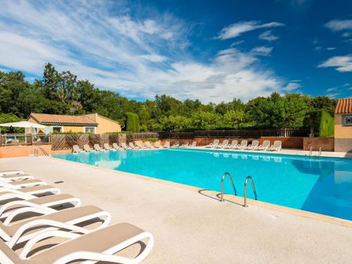 Provencal-style maisonette with communal pool