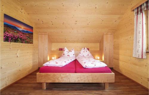 Säng eller sängar i ett rum på Cozy Home In St, Peter Am Kammersb, With Kitchen