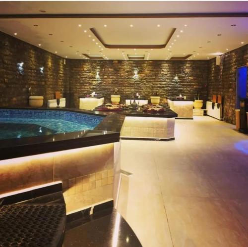 Studio for females onlyستوديو للاناث فقط