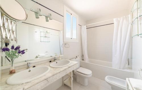 a bathroom with a sink and a toilet and a mirror at Gorgeous Home In Roda De Bara With Kitchen in Roda de Bará