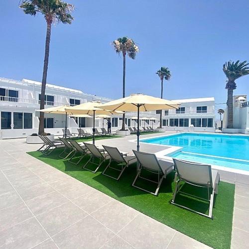 Puerto Del Carmen AirConditioned 2bed poolside apt