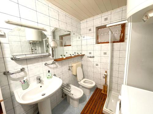 Phòng tắm tại Remote Cabin in Nature
