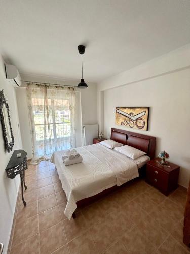 a bedroom with a bed and a large window at RITSA APARTMENT in Perea