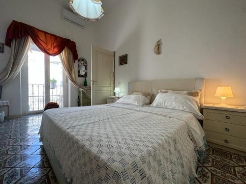 Una cama o camas en una habitación de Piazzetta House