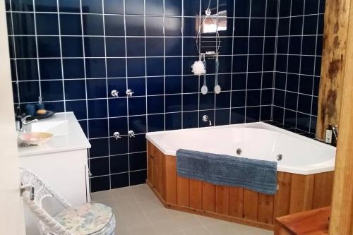 Ванна кімната в Huon Valley retreat in Nicholls Rivulet