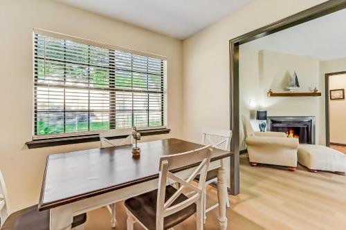Dapur atau dapur kecil di Wheeler Street Stunner