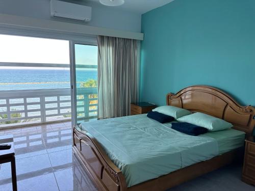 GARNET Beach Apartment tesisinde bir odada yatak veya yataklar