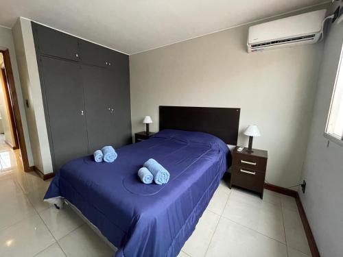 a bedroom with a blue bed with blue sheets at Departamento a estrenar. A 20 metros de peatonal in Mendoza