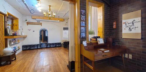 a room with a wooden desk in a room at Batwo Stay - For foreigners only in Seoul