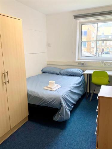 a room with a bed and a desk and a window at ALTIDO Cosy rooms in Southampton in Southampton