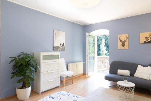 Glunien Apt Josefa