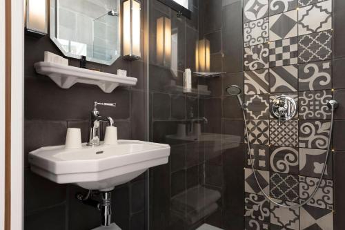 a bathroom with a sink and a mirror at Hôtel Fabric in Paris