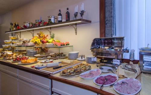 Comida en o cerca de este hotel