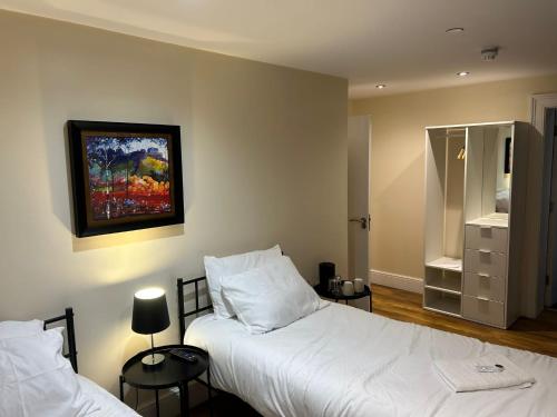 Postel nebo postele na pokoji v ubytování Twin Room With En-Suite