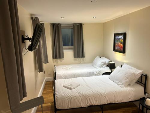 a hotel room with two beds and a window at Twin Room With En-Suite in Edinburgh