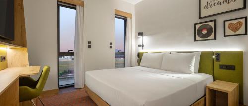 Ένα ή περισσότερα κρεβάτια σε δωμάτιο στο Hampton By Hilton Cerkezkoy