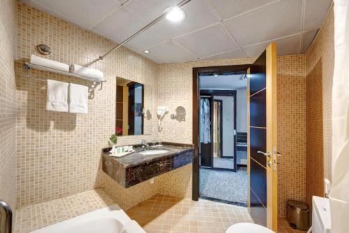 Koupelna v ubytování Aryana Hotel