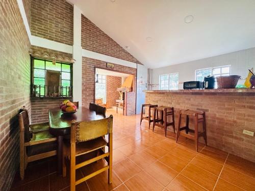 a kitchen and dining room with a table and chairs at EL HATO HOME REST in Cachipay